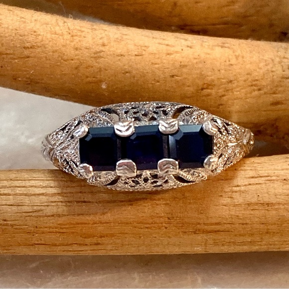 Impressive Vintage Filigree Sterling Silver and Deep Blue Sapphire Ring - Picture 2 of 5